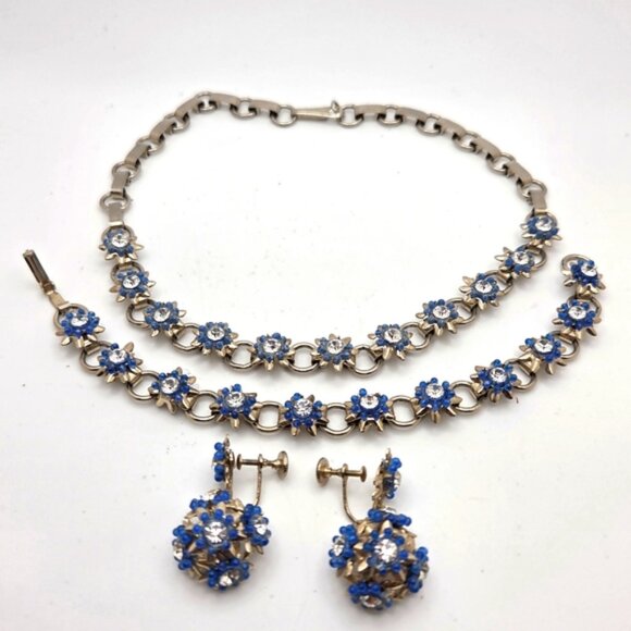 Vintage Midcentury silver tone with Blue Resin flowers necklace - Picture 1 of 5